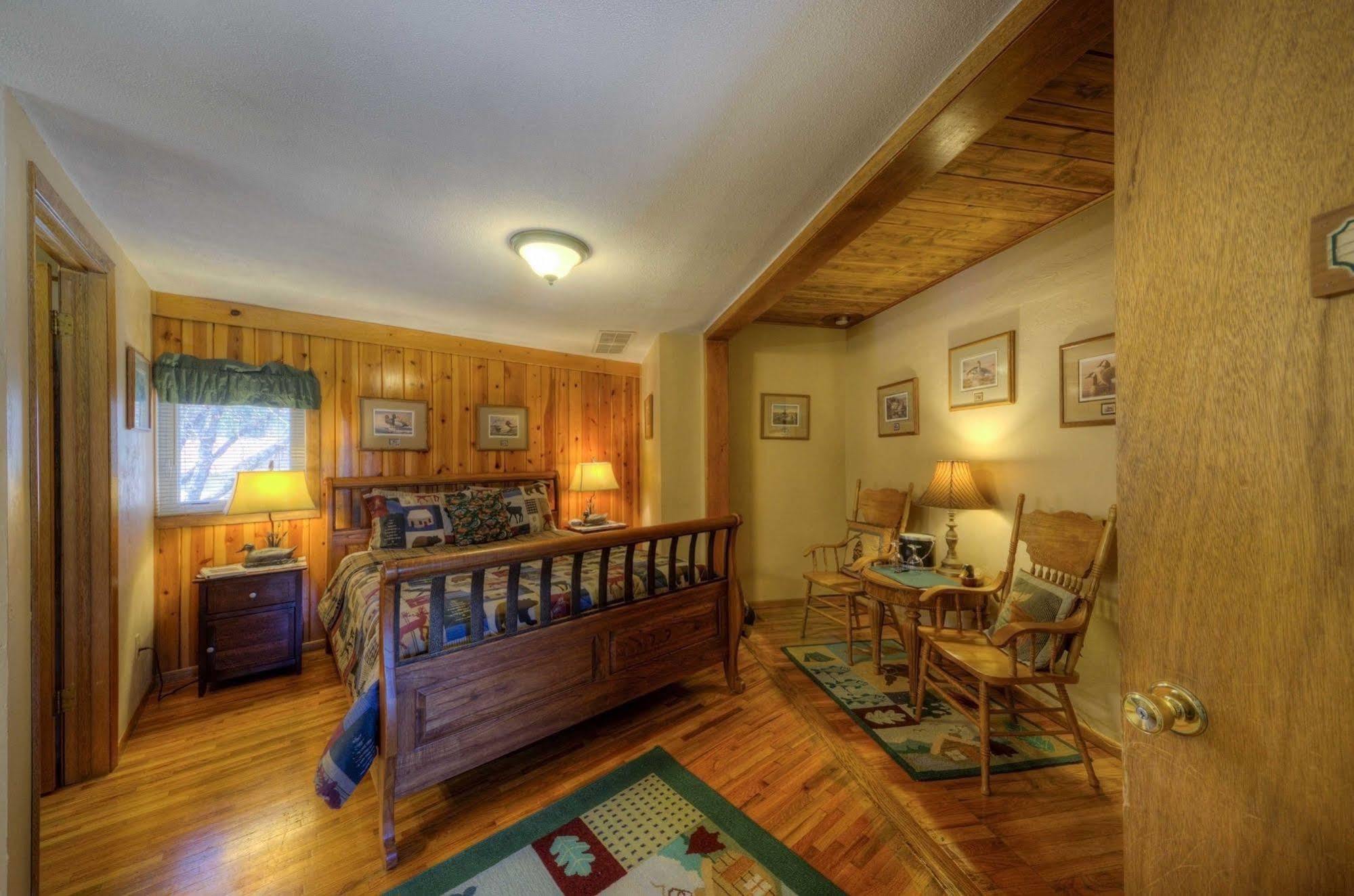 Black Forest Inn Bed & Breakfast Rapid City Exterior foto